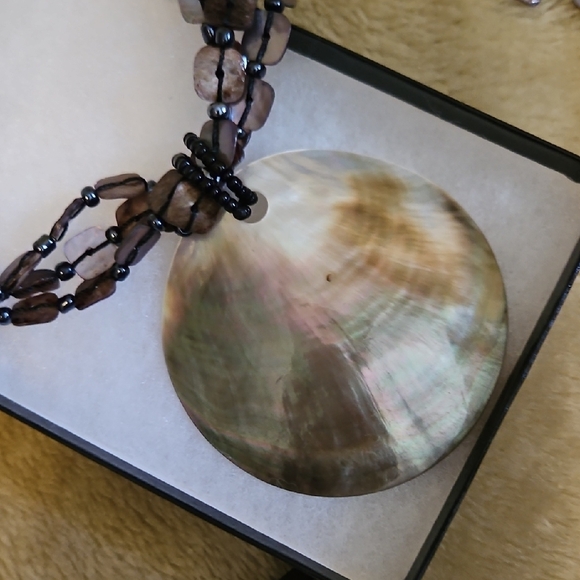 Chic Shell Pendant Necklace Set - Picture 5 of 6